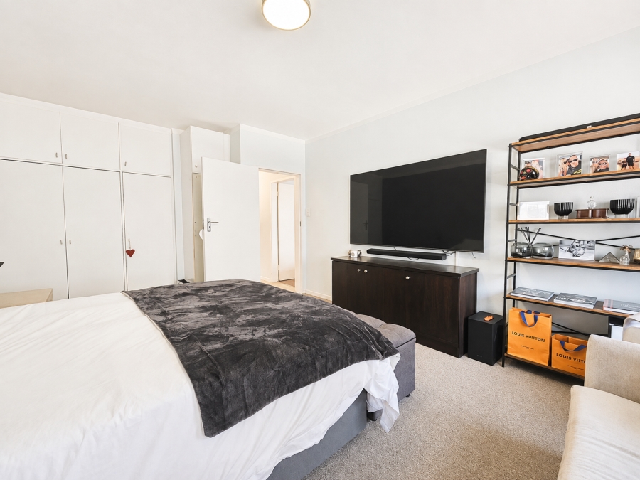 1 Bedroom Property for Sale in Sea Point Western Cape